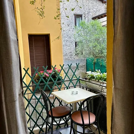 Al Vittoriale Da Maja Апартаменты *